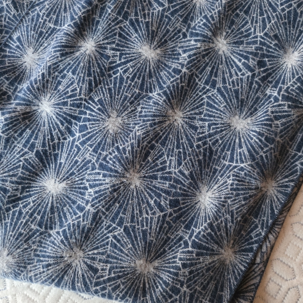 Winter Scarf - Abstract Pattern With Fringe - Picture 4 of 5